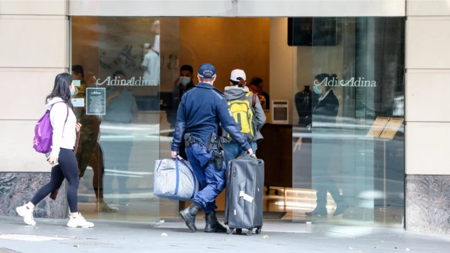 Australia yêu cầu người dân phải trả tiền cách ly trong khách sạn