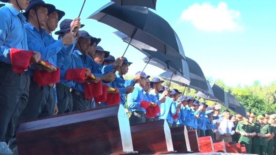 Remains of soldiers reburied in Dong Thap province