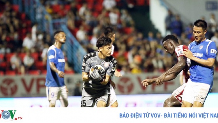 Top 5 pha cứu thua xuất thần ở vòng 9 V-League: Tiếc cho Bùi Tiến Dũng