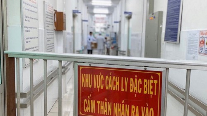 Ba người ở TP.HCM tiếp xúc với BN 420 âm tính với virus SARS-CoV-2