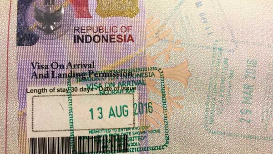 Người nước ngoài bị kẹt lại Indonesia phải rời đi trong 30 ngày