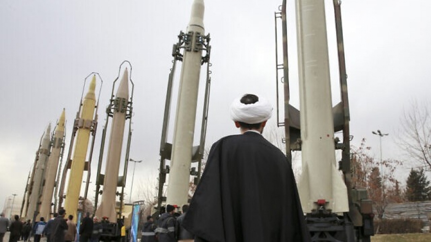 Mỹ mở rộng trừng phạt Iran, nhằm vào ngành kim loại sản xuất vũ khí