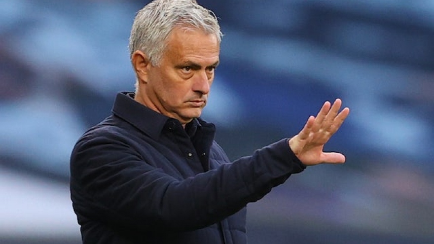 Chuyển nhượng 29/7: Chelsea dụ dỗ sao trẻ MU, Mourinho đòi mua 5 người