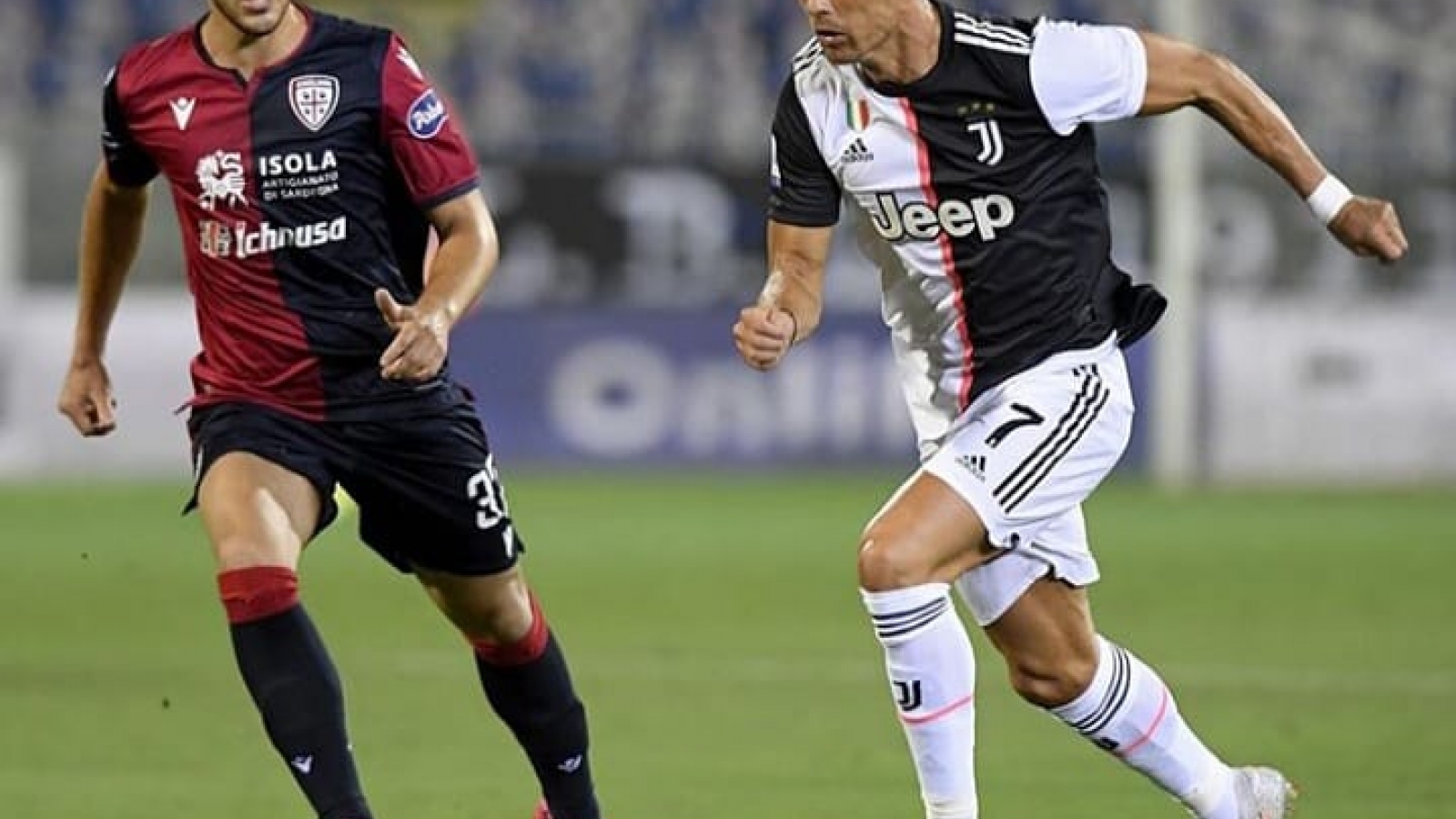 Juventus thảm bại, Ronaldo gần như hết cơ hội đoạt giày Vàng châu Âu