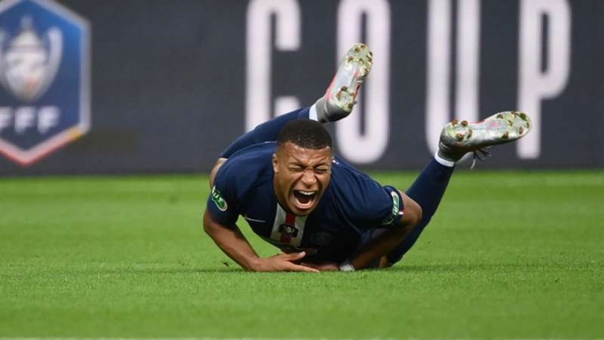 Mbappe chấn thương “kinh hoàng” ngày PSG vô địch Cúp QG Pháp