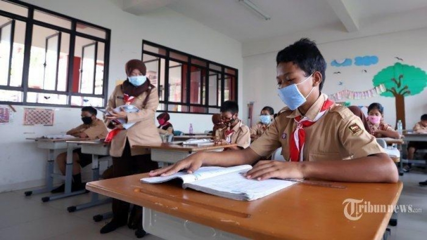 Indonesia mở cửa các trường học trong “vùng xanh an toàn” với Covid-19