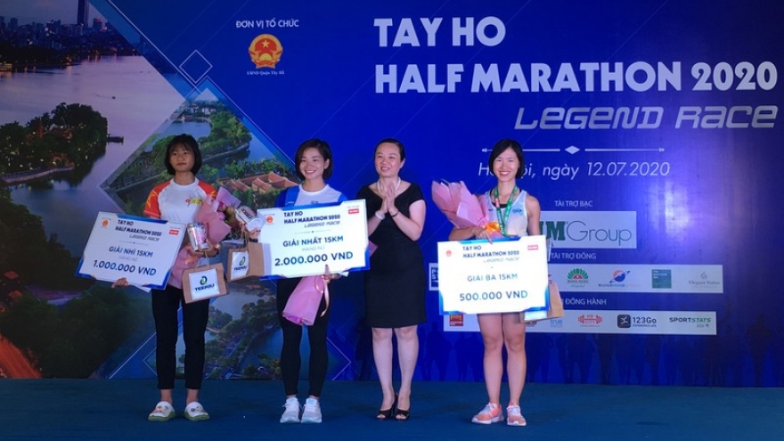 Nguyễn Thị Oanh và Hồng Lệ “vô đối” ở Giải Tay Ho Half Marathon 2020