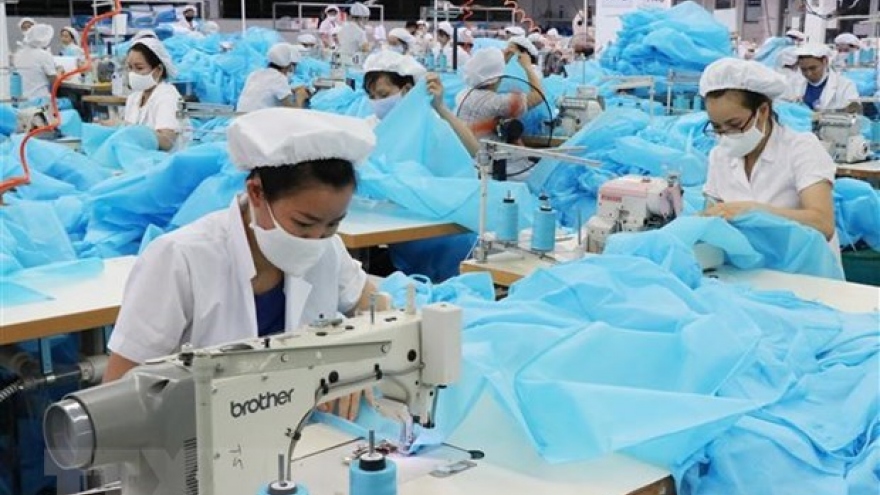 Japanese firm to invest in protective clothing factory in Vietnam
