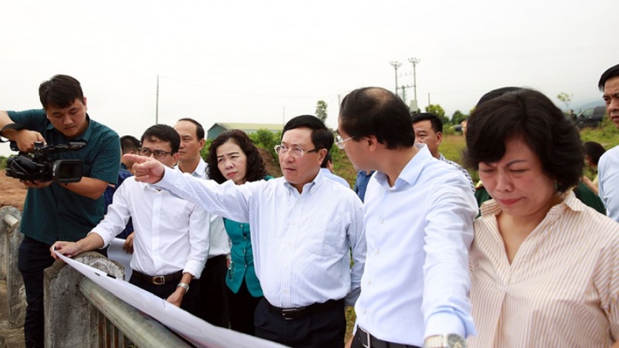 Phó Thủ tướng Phạm Binh Minh thị sát khu vực biên giới tại Lào Cai