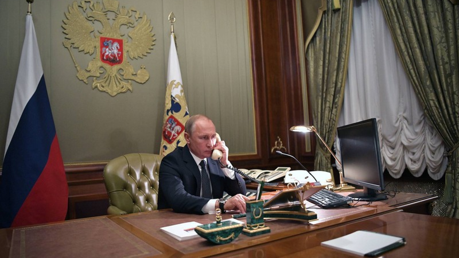 Tổng thống Nga và Ukraine điện đàm về thỏa thuận ngừng bắn