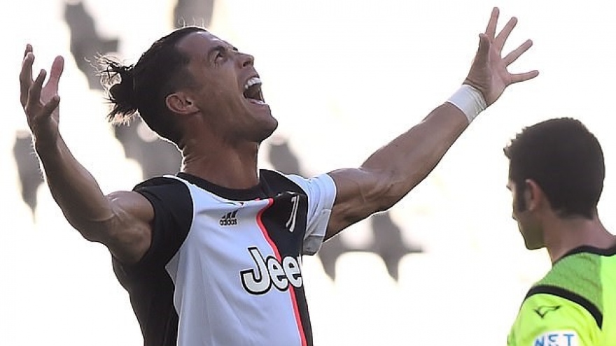 Ghi siêu phẩm vào lưới Torino, Ronaldo lập kỷ lục vô tiền khoáng hậu