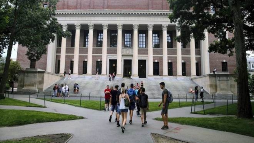 Mỹ miễn lệnh cấm nhập cảnh cho sinh viên các nước châu Âu