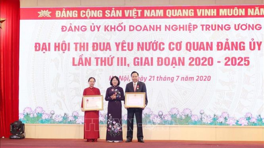 Phó Chủ tịch nước: Chú trọng việc “khen” gắn liền với “thưởng” hợp lý