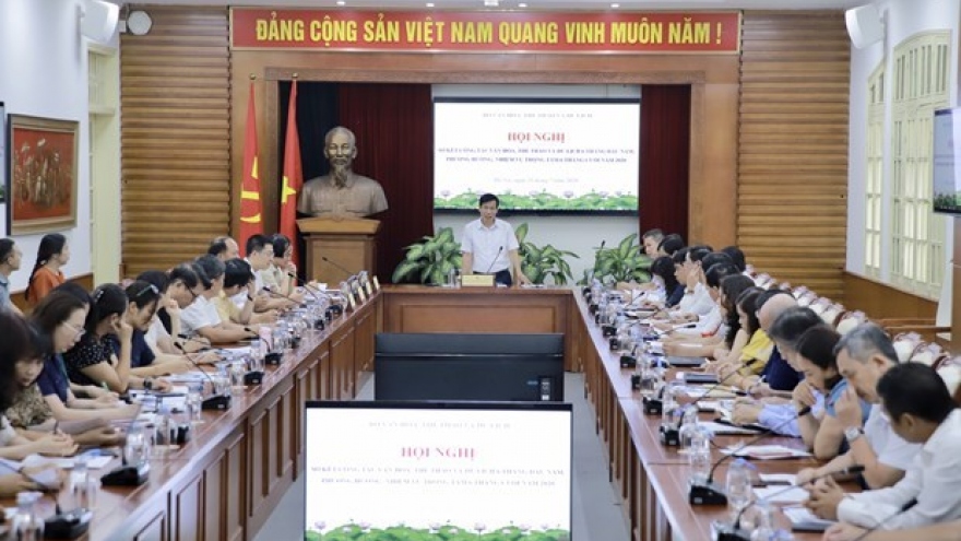 Tourism sector urged to achieve dual goal amid COVID-19