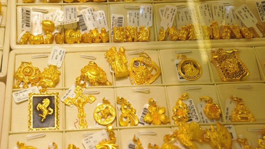 Gold prices set new peak of VND50.62 million per tael