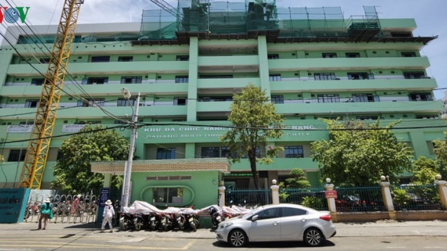 Ca nghi mắc Covid-19 được chuyển sang Bệnh viện Đà Nẵng theo dõi