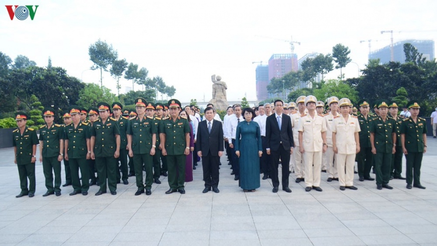 Lãnh đạo TP.HCM tưởng niệm các anh hùng Liệt sĩ