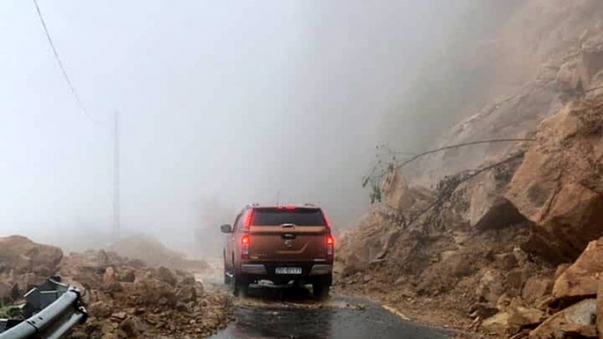 Mưa trên diện rộng tiếp tục gây sạt lở nhiều tuyến đường ở Lai Châu