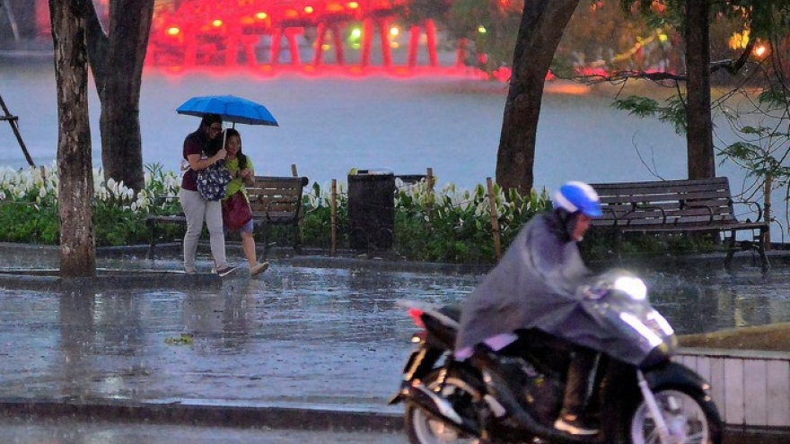 Dự báo thời tiết hôm nay: Áp thấp nhiệt đới gây mưa lớn ở nhiều nơi