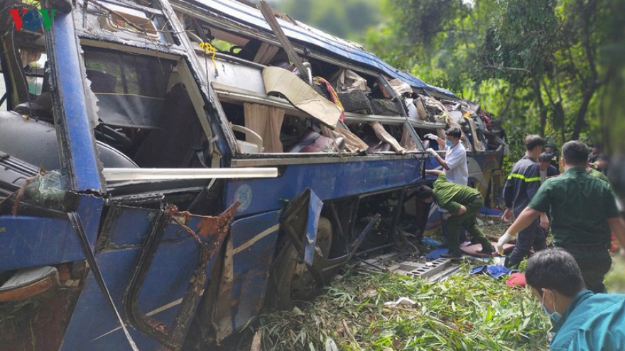 Khởi tố lái xe khách gây tai nạn làm 6 người tử vong ở Kon Tum
