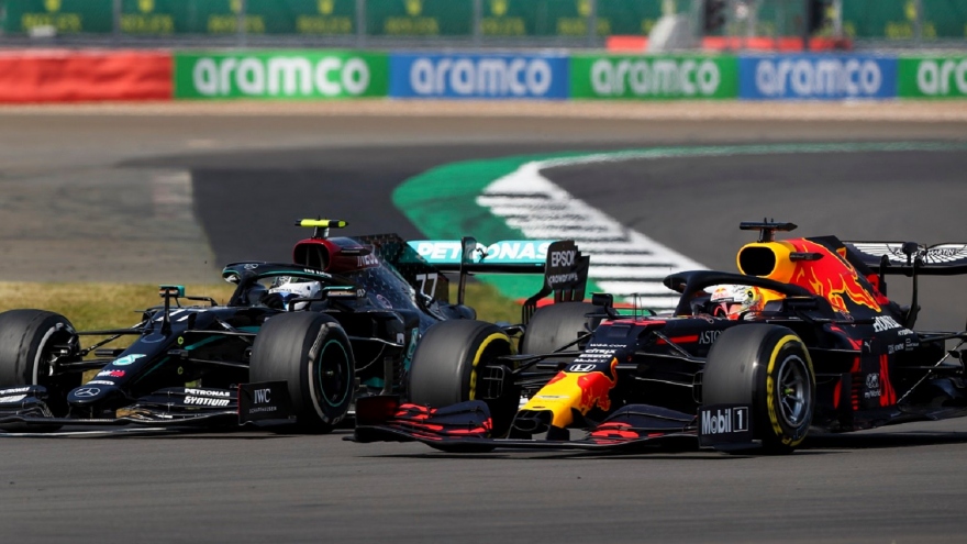 Red Bull soán ngôi Mercedes ngoạn mục tại chặng đua kỷ niệm 70 năm F1