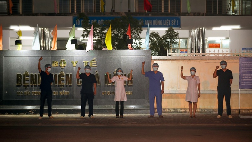 Chùm ảnh: Dỡ bỏ phong tỏa, Bệnh viện C Đà Nẵng mở cửa đón bệnh nhân trở lại