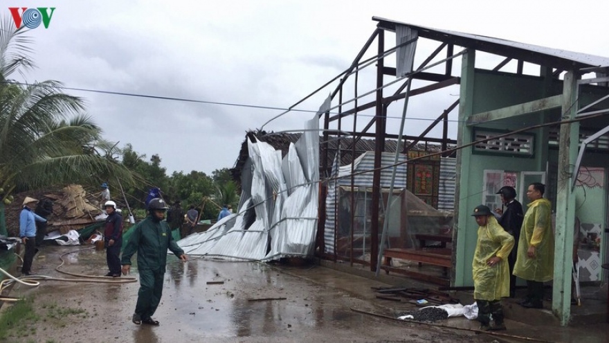 Hàng trăm căn nhà bị sập, tốc mái do mưa dông ở Hậu Giang, Kiên Giang