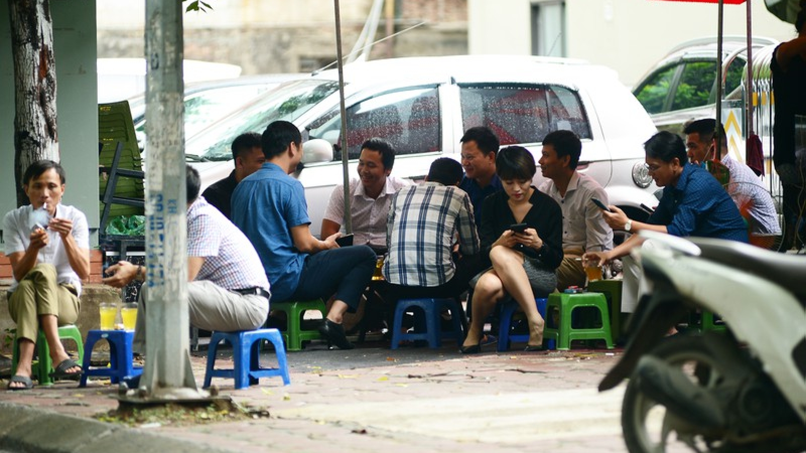 Hanoians remain apathetic on wearing face masks amid COVID-19 threat