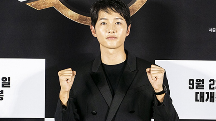 Song Joong Ki lộ diện điển trai, tràn đầy sức sống sau ly hôn