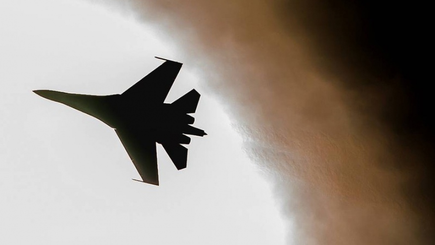 Máy bay Su -27 của Nga chặn máy bay trinh sát Mỹ trên Biển Đen