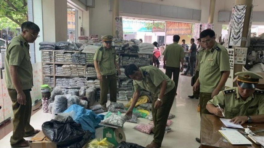 Hà Giang tiêu hủy gần 400 sản phẩm hàng nhái