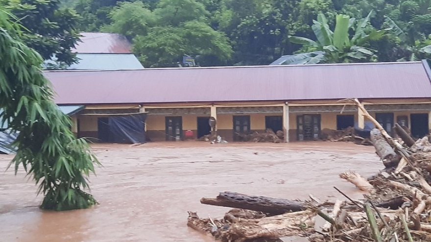Heavy rain, flash floods ravage mountain province