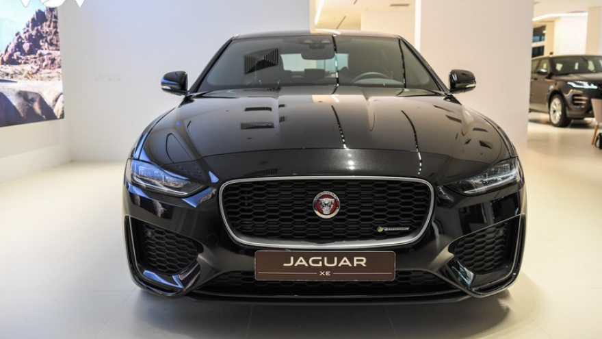 Cận cảnh Jaguar XE 2020 R-Dynamic SE giá 2,61 tỷ đồng