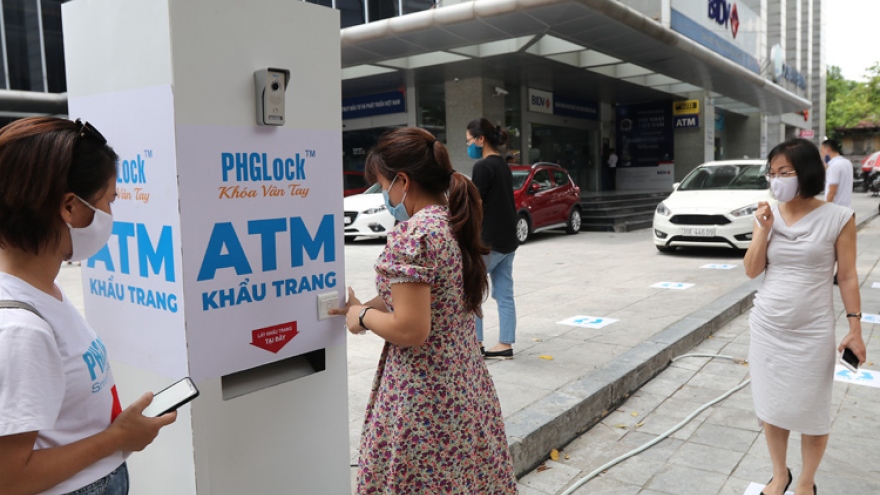 First face mask ATM comes into operation in Hanoi