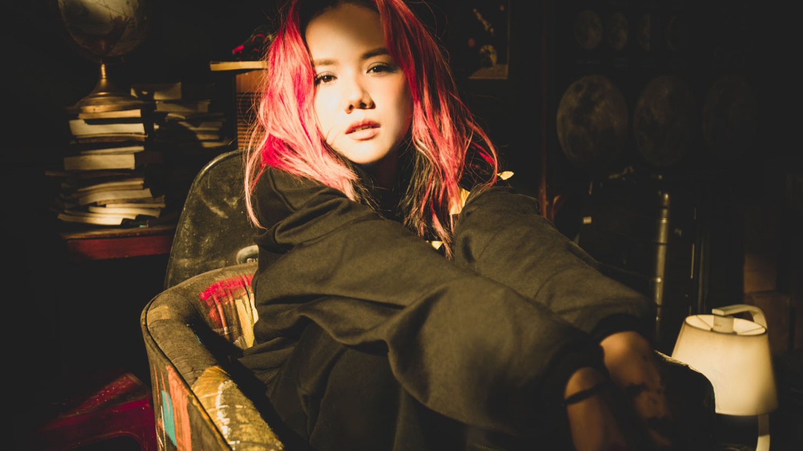 Phương Ly hát về nỗi nhớ quá ngọt ngào trong MV mới “Missing you“