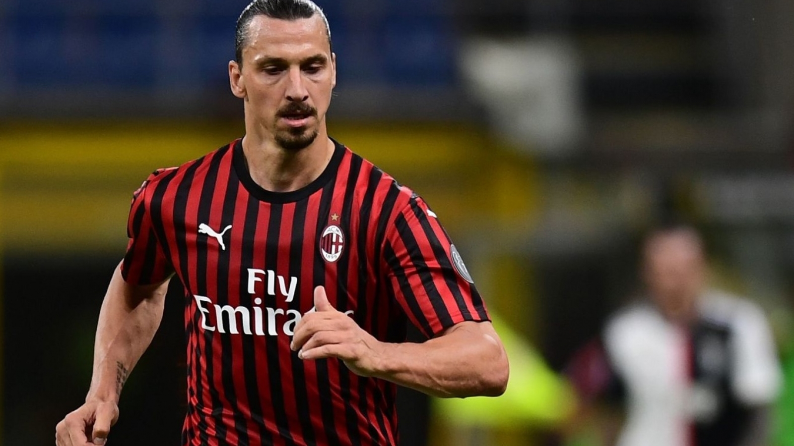 Ibrahimovic đi vào lịch sử Serie A sau trận AC Milan 3-0 Cagliari