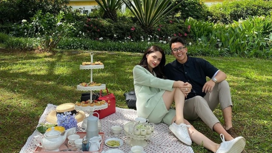 Sau khi công khai, Hoa hậu Hương Giang và CEO Matt Liu tung ảnh tình tứ