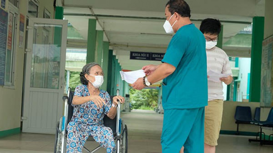 Two Da Nang patients discharged, Hanoi conducts RT-PCR tests for 66,914