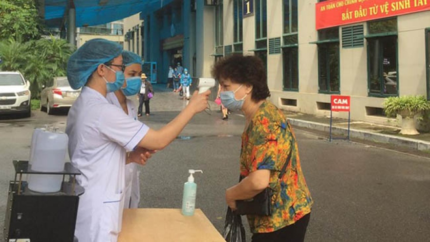 Hanoi hospitals tighten COVID-19 prevention measures