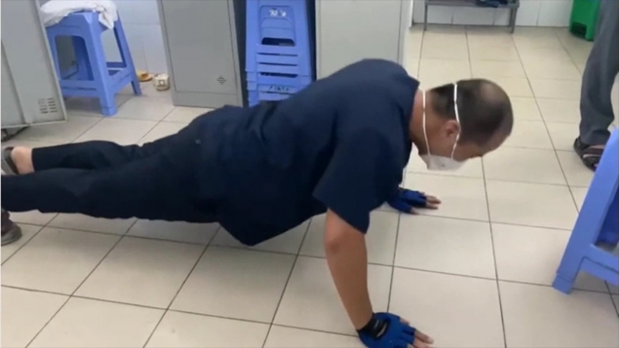 Bác sĩ Bệnh viện Đà Nẵng hít đất, tập thể dục trong khu cách ly