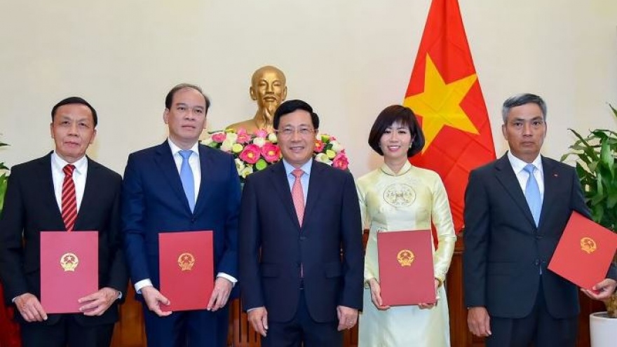 Phó Thủ tướng trao quyết định bổ nhiệm 4 tân Đại sứ, Tổng Lãnh sự