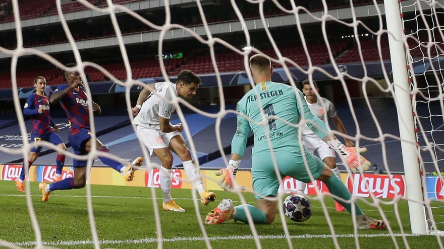 Coutinho hạnh phúc khi lập cú đúp vào lưới Barca