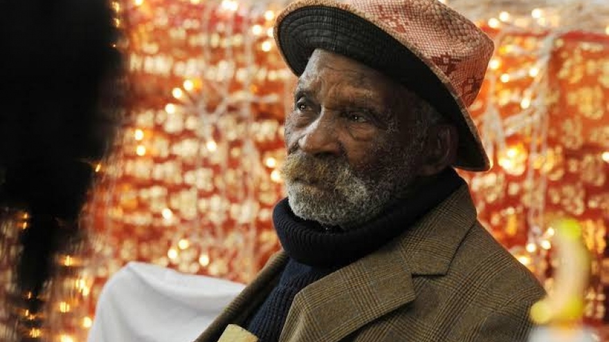 Người đàn ông hút thuốc nhưng vẫn sống lâu nhất thế giới qua đời ở tuổi 116