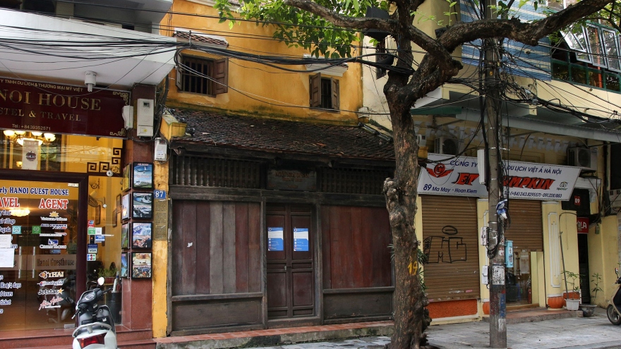 Hanoi Old Quarter street falls quiet amid COVID-19 fears