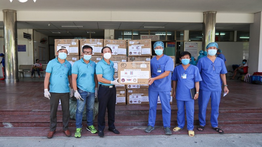 VOV cùng các nhà hảo tâm hỗ trợ bệnh viện ở Đà Nẵng chống dịch Covid-19