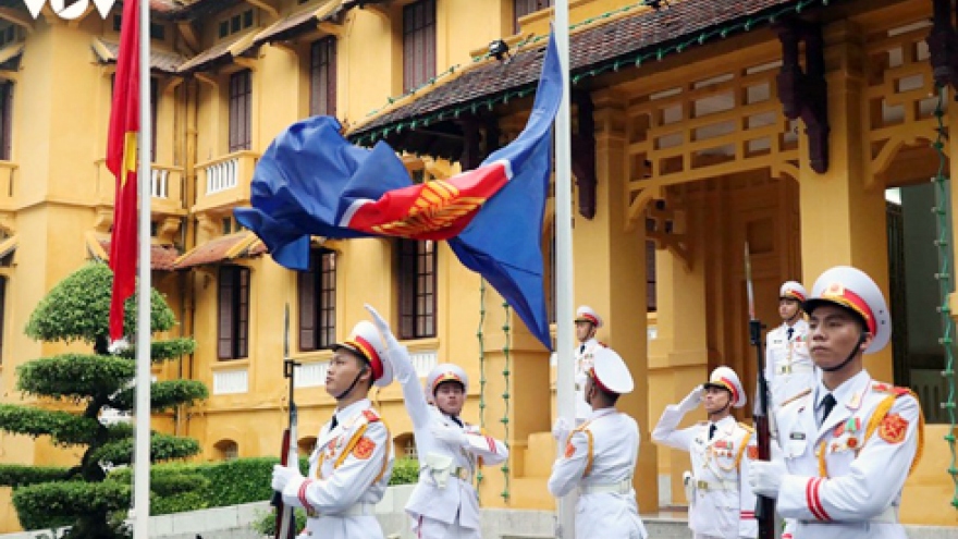 Vietnam hosts ASEAN flag-hoisting ceremony