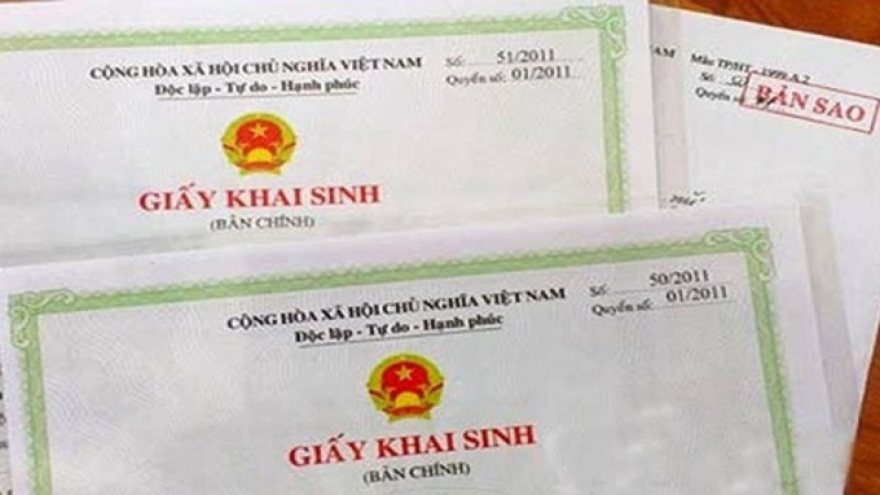 Khai sinh cho con không ghi tên bố hoặc mẹ có được không?