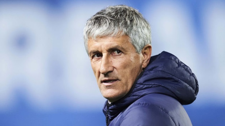 HLV Quique Setien có quyết định táo bạo trước trận gặp Napoli