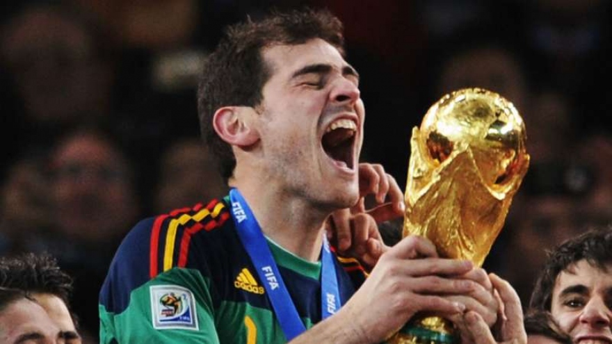 
        Iker Casillas giải nghệ sau 22 năm chơi bóng đỉnh cao
                              