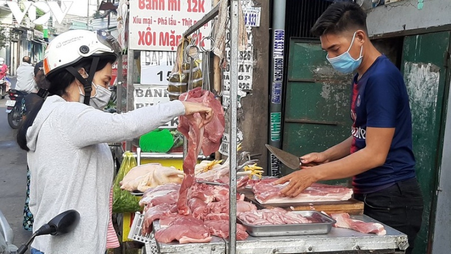 Giá lợn hơi giảm mạnh nhưng giá thịt lợn ở chợ giảm nhỏ giọt